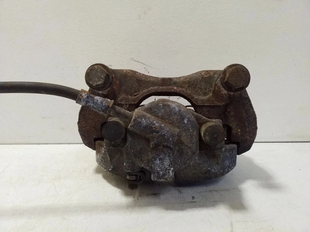 Front brake caliper – right