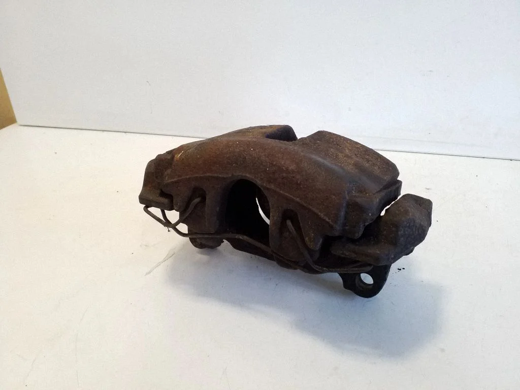 Front brake caliper – right