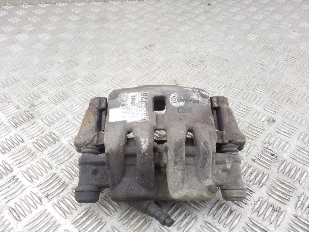 Front brake caliper 22941701