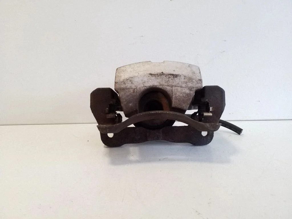 Front brake caliper – left