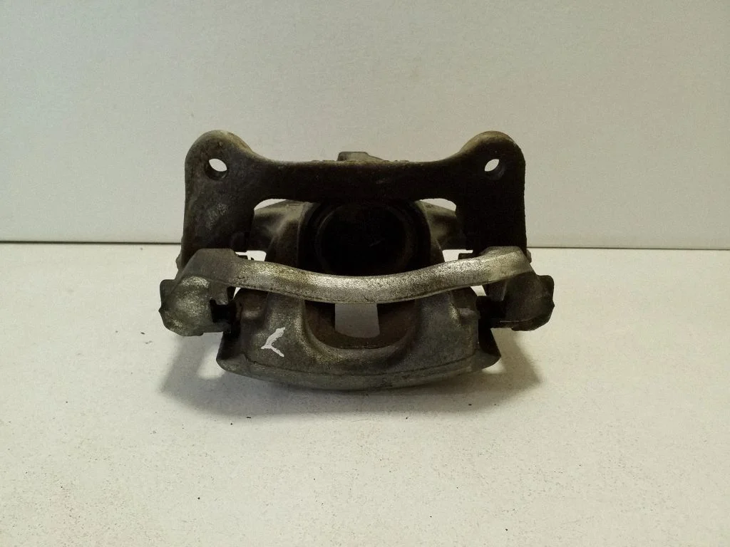 Front brake caliper – left