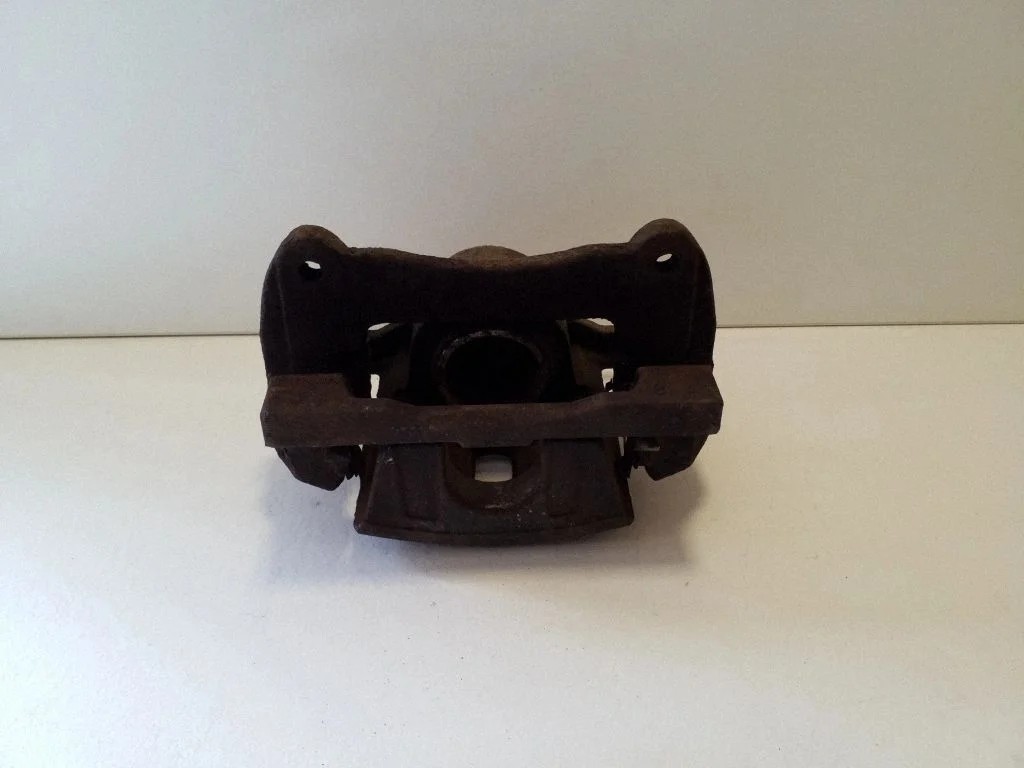 Front brake caliper – right