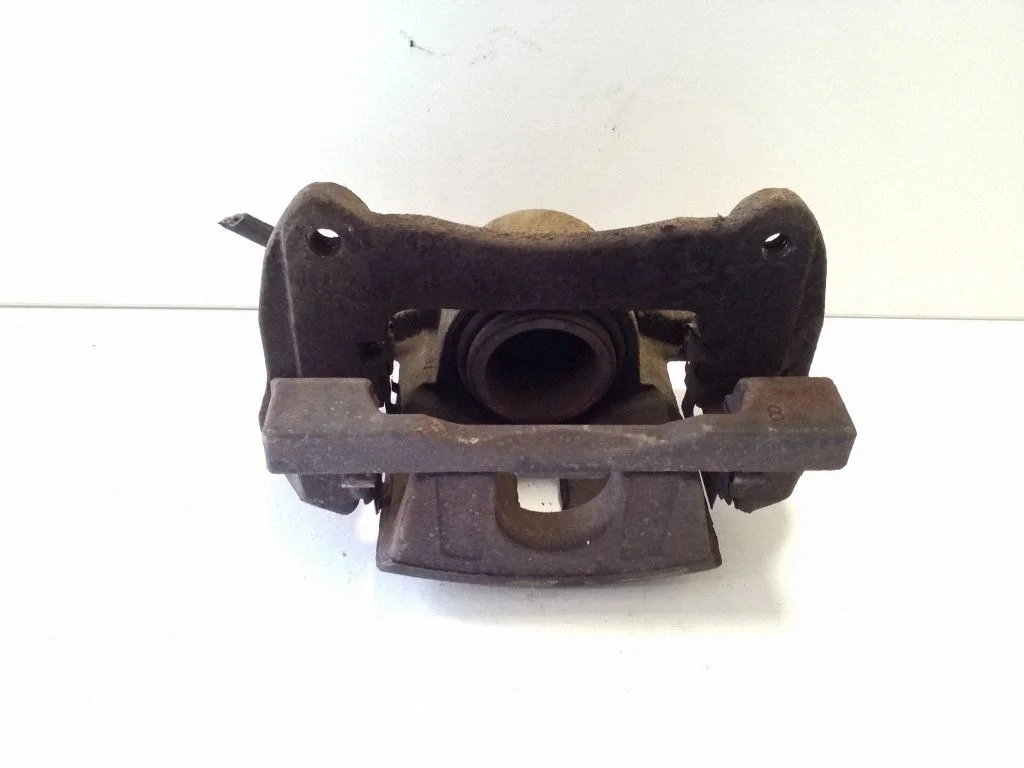 Front brake caliper – left