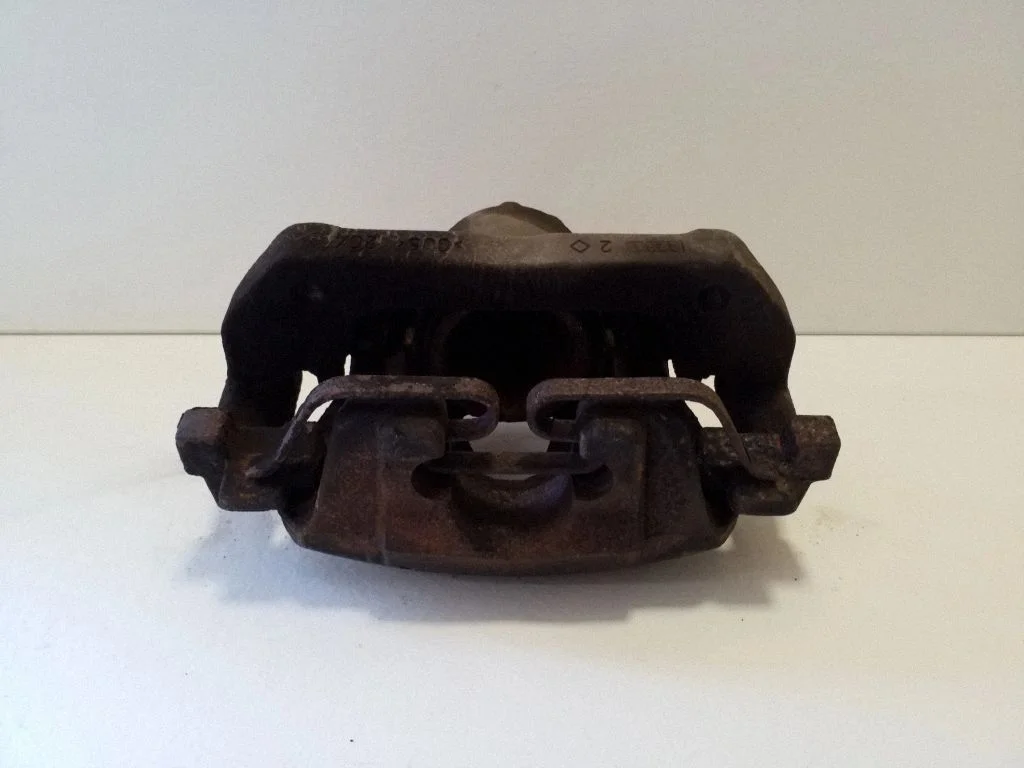 Front brake caliper – right