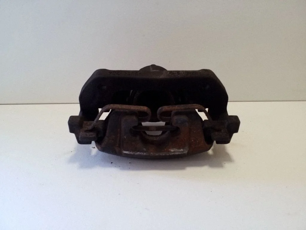 Front brake caliper – left
