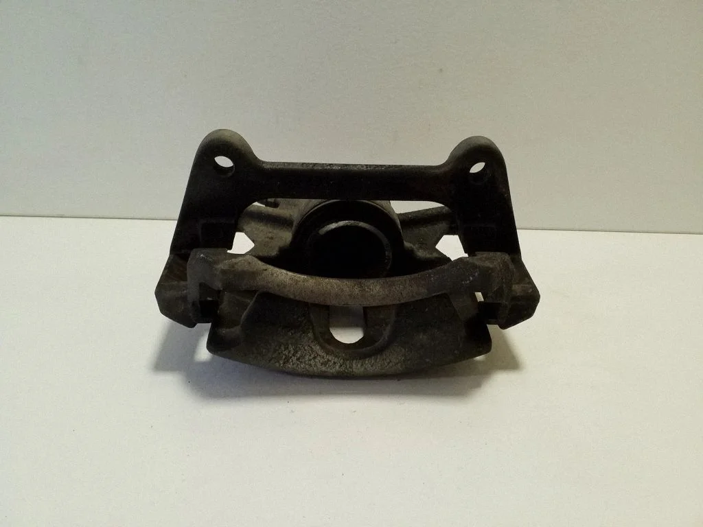 Front brake caliper – left
