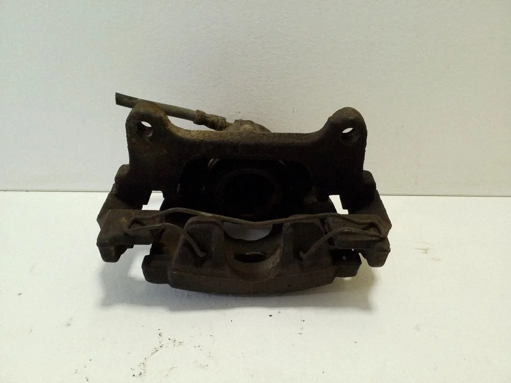 Front brake caliper – left
