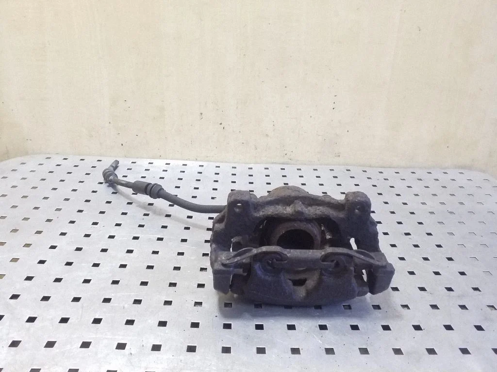 Front brake caliper – right
