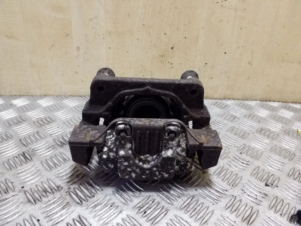Front brake caliper – left