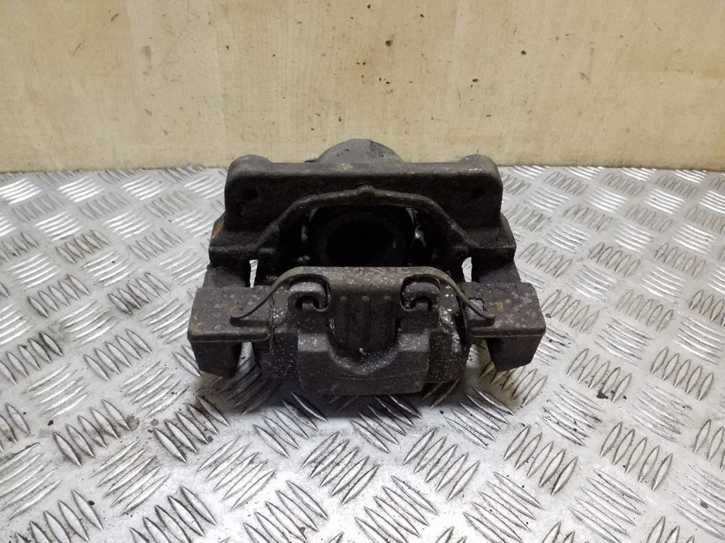 Front brake caliper – right