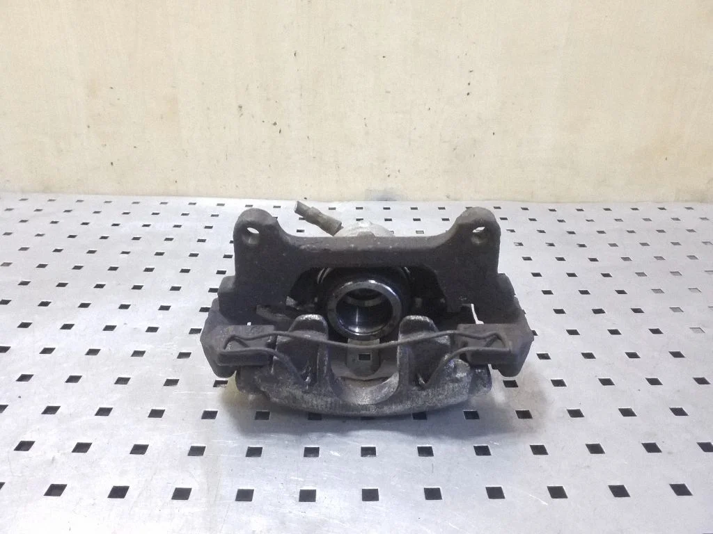 Front brake caliper – left