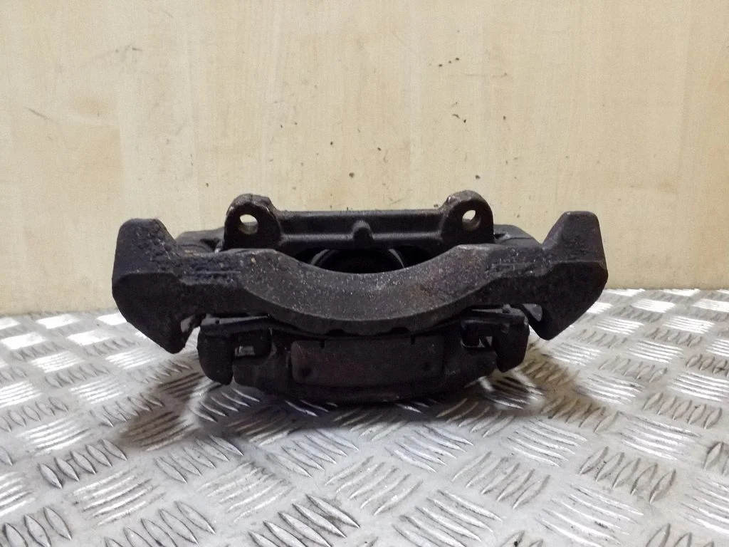 Front brake caliper – right