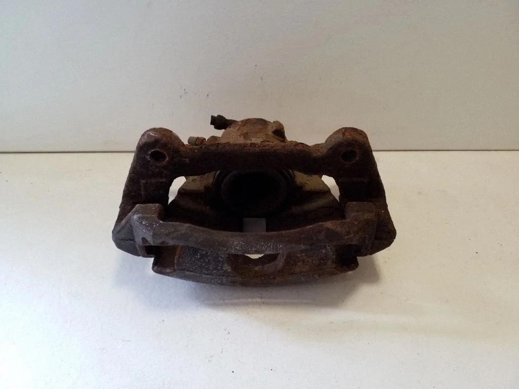 Front brake caliper – left
