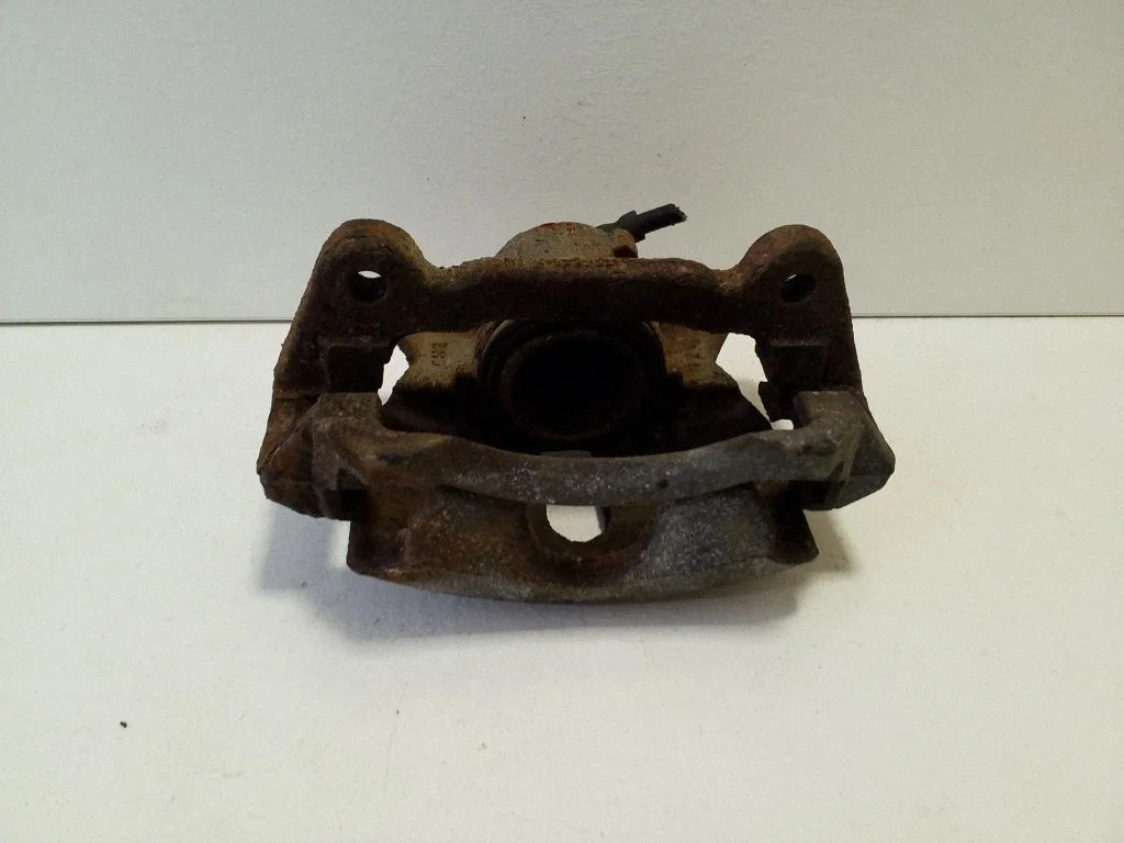 Front brake caliper – right