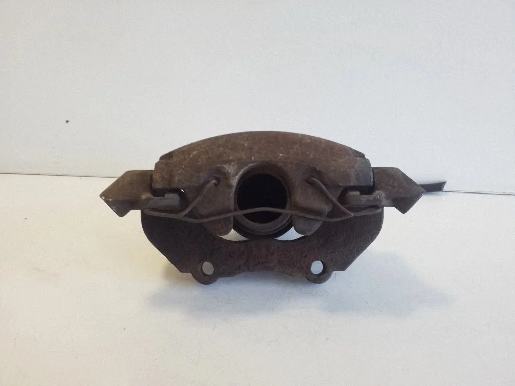 Front brake caliper – left