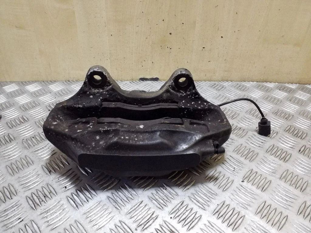 Front brake caliper 209236062A