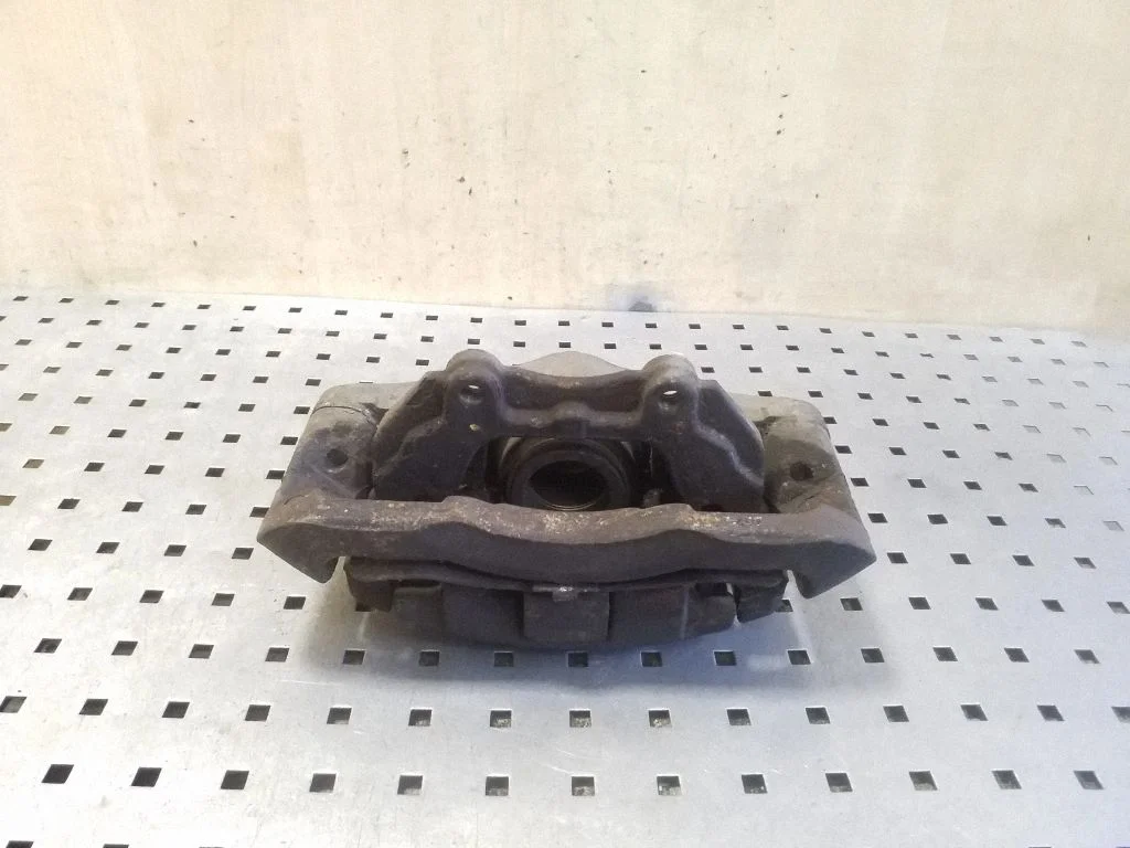 Front brake caliper – right