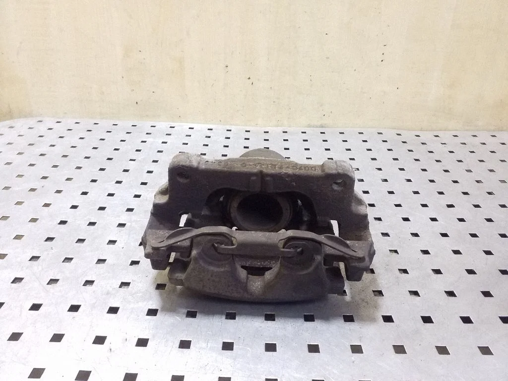 Front brake caliper – right