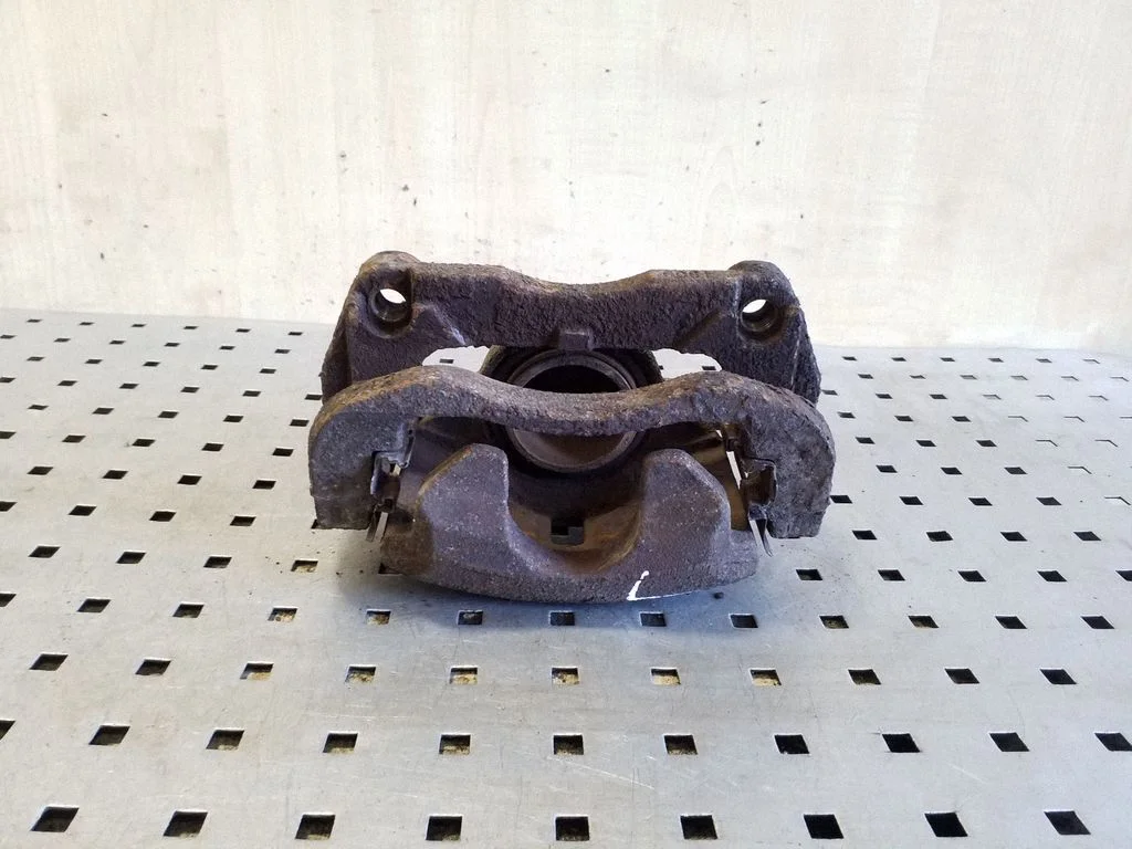 Esimene pidurisadul – Nissan Qashqai (2010-2014), vasak