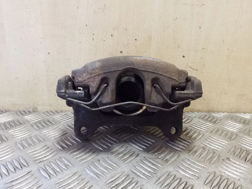 Front brake caliper – right