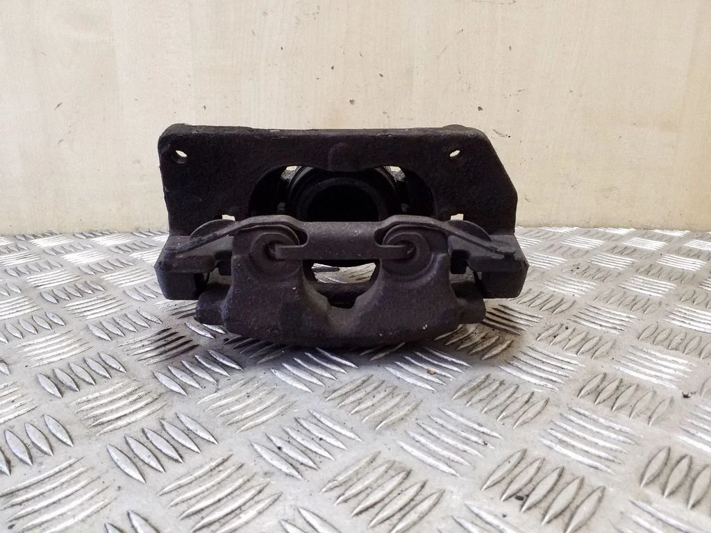 Front brake caliper – right