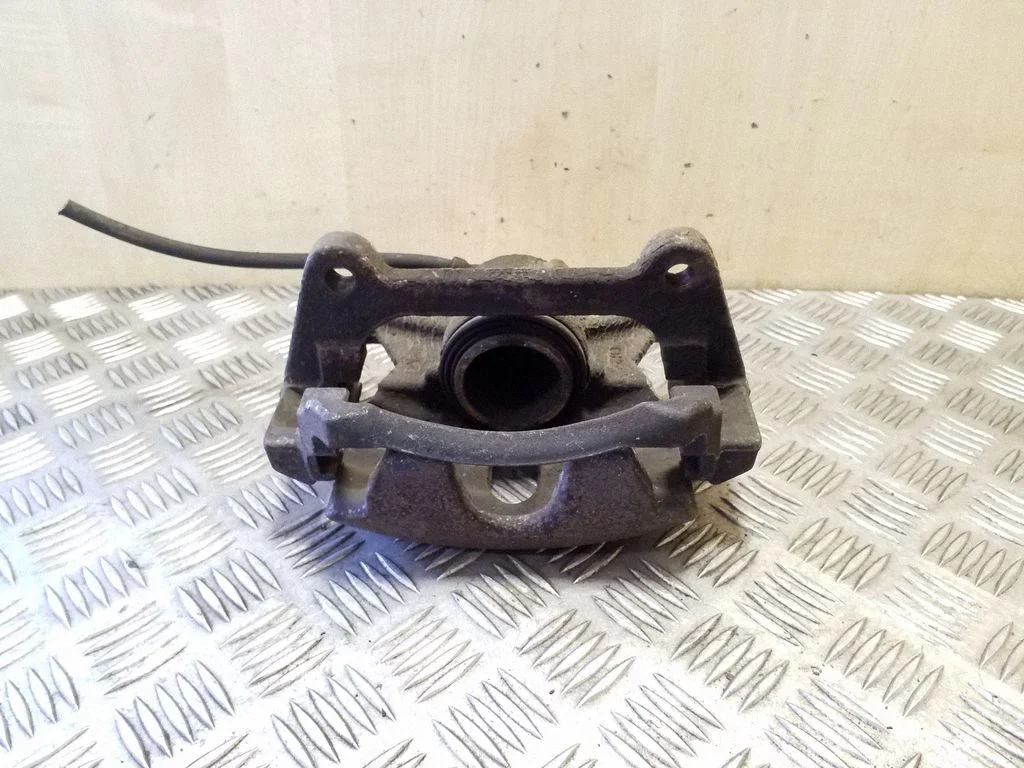 Front brake caliper – left