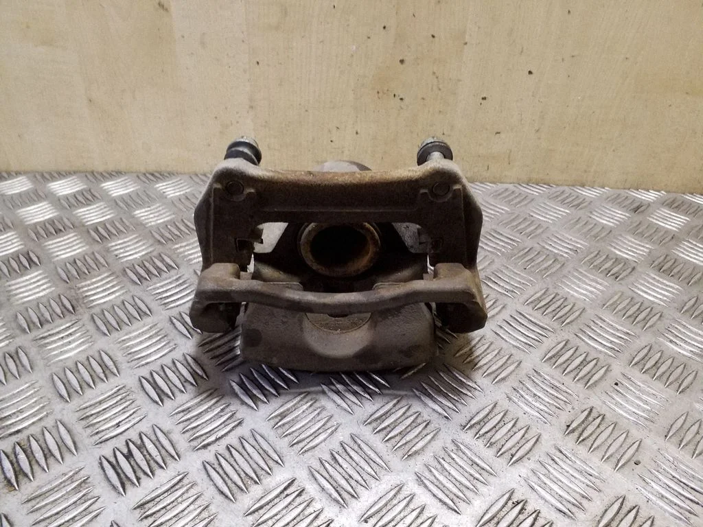 Front brake caliper – left