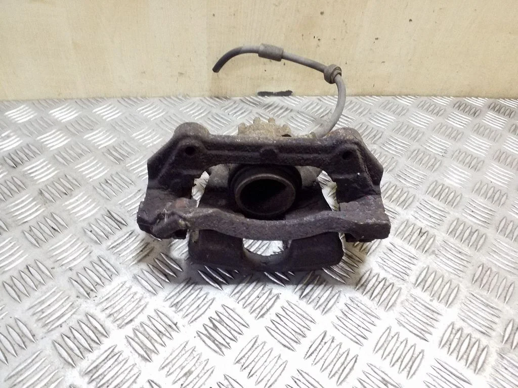 Front brake caliper – right