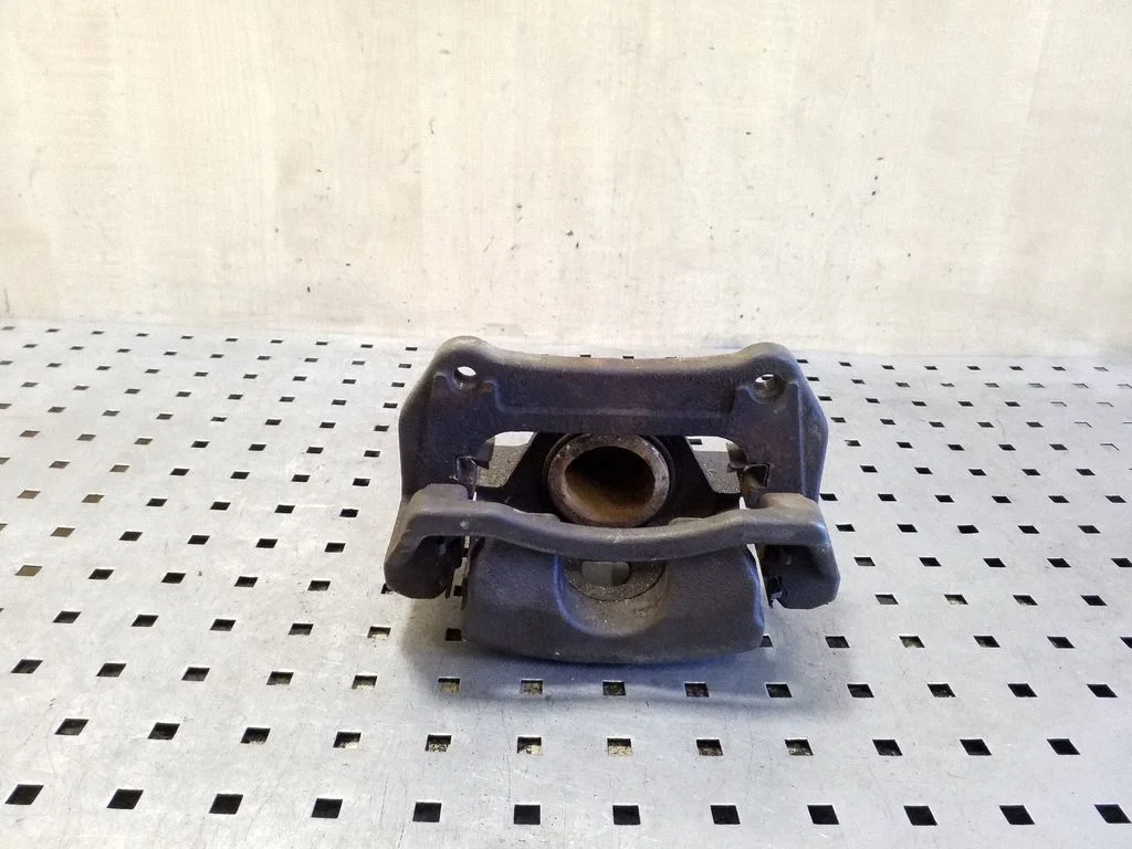 Front brake caliper – right