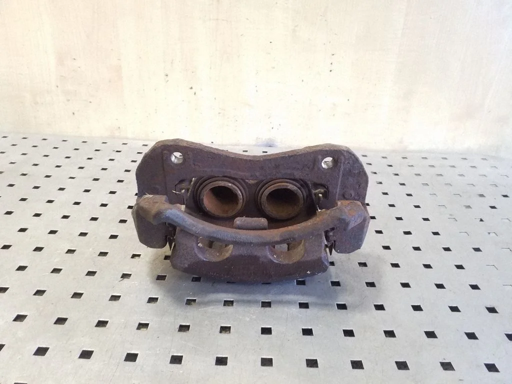 Front brake caliper – left