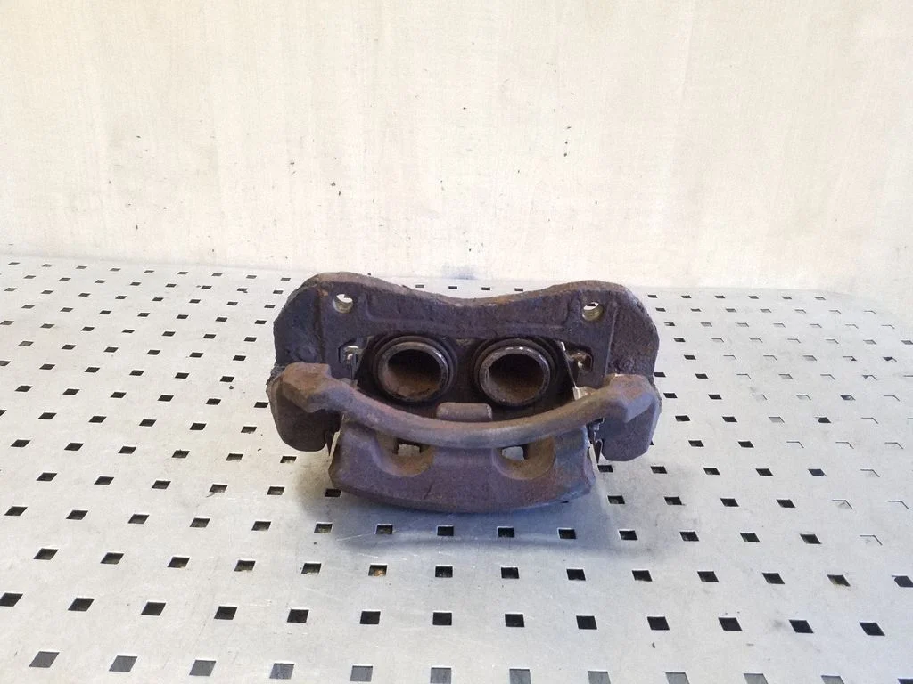 Front brake caliper – right