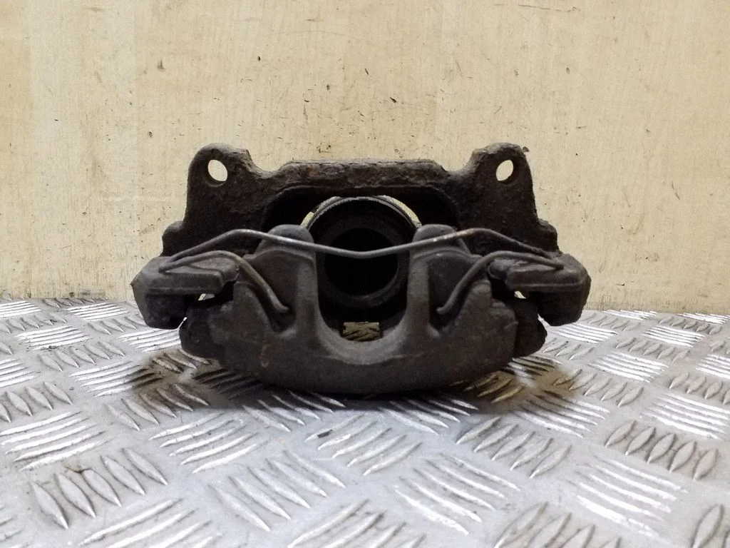 Front brake caliper – left