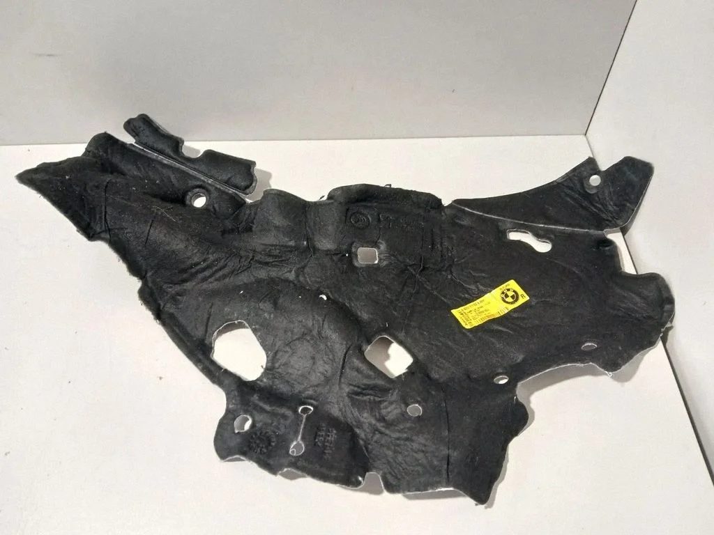 Mootoriruumi vaheseina heliisolatsioon 7445270