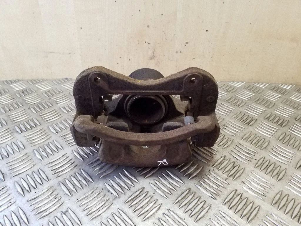 Front brake caliper – right