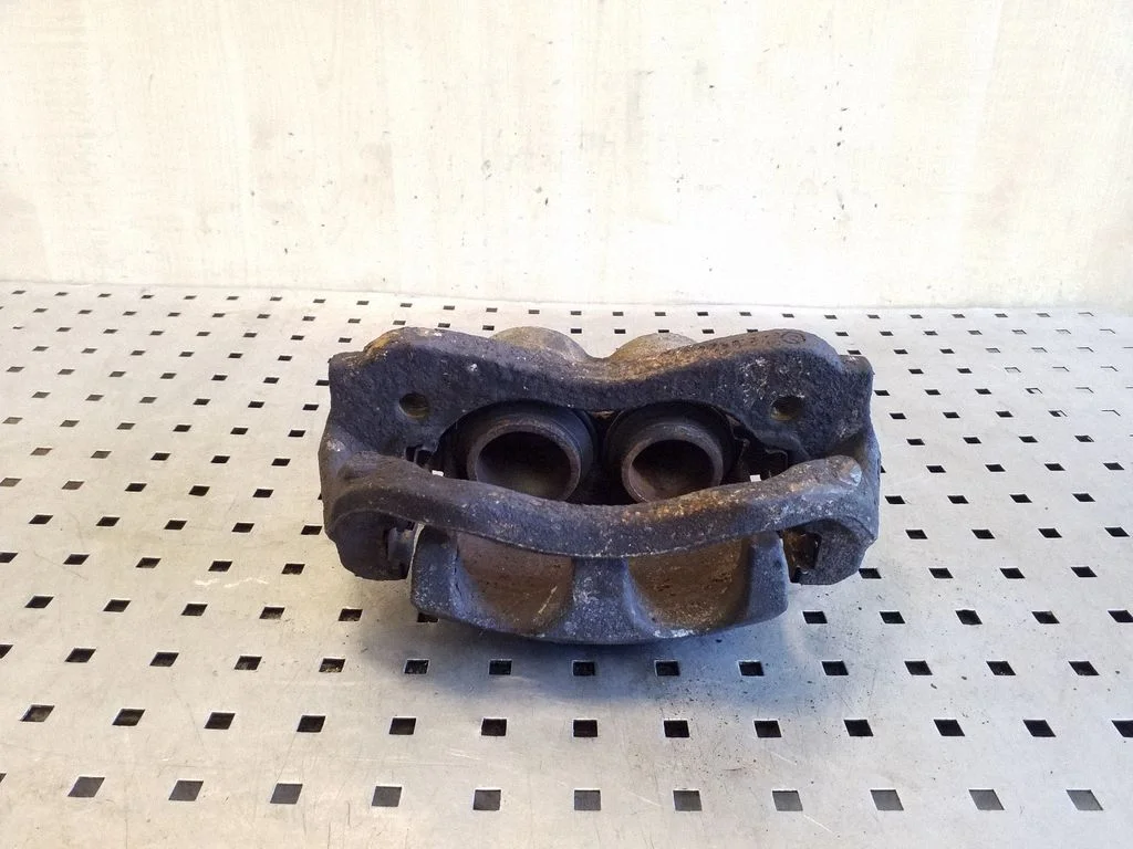 Front brake caliper – right