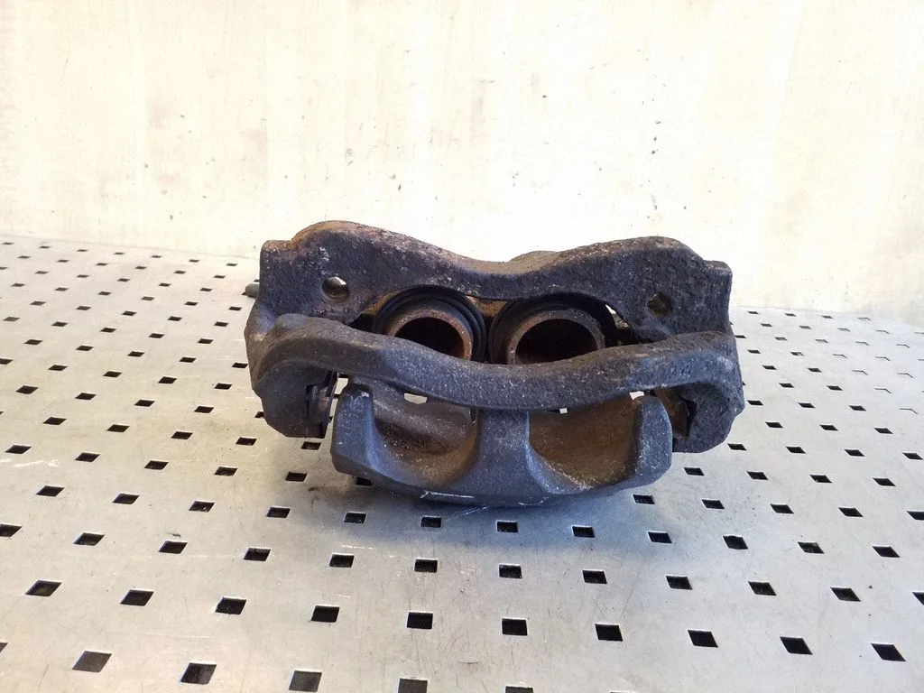 Front brake caliper – left