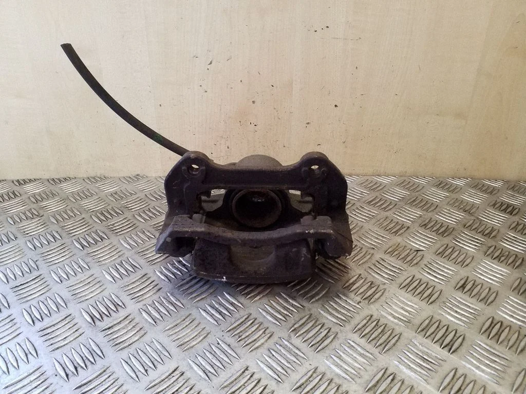 Front brake caliper – left