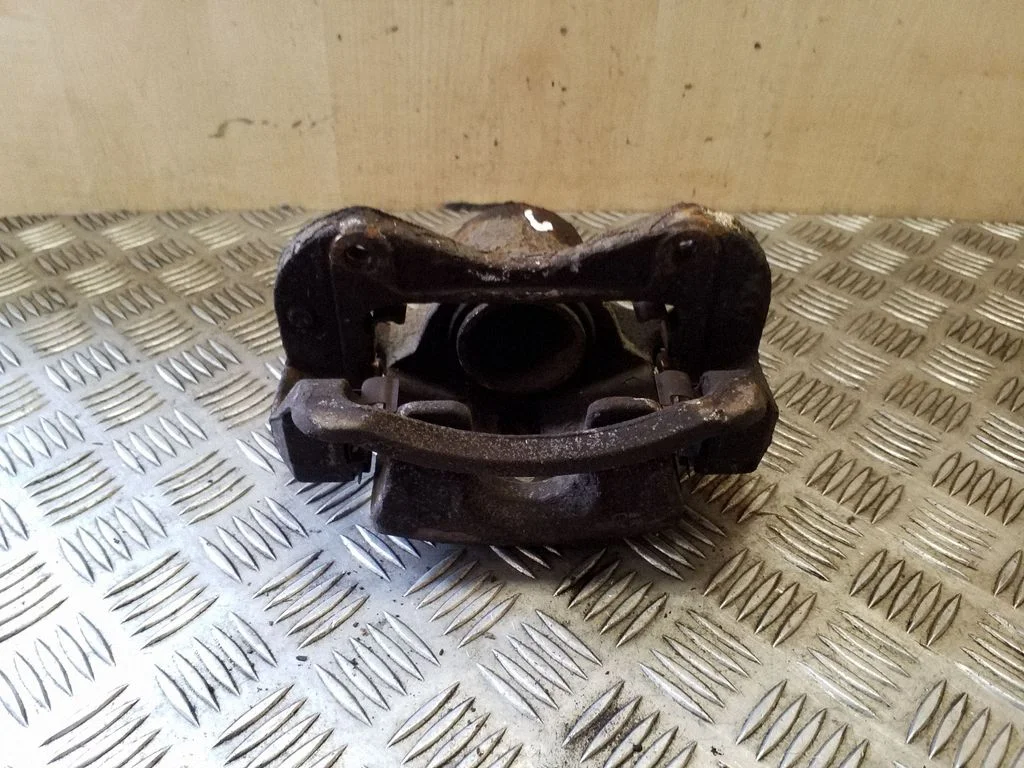 Front brake caliper – left