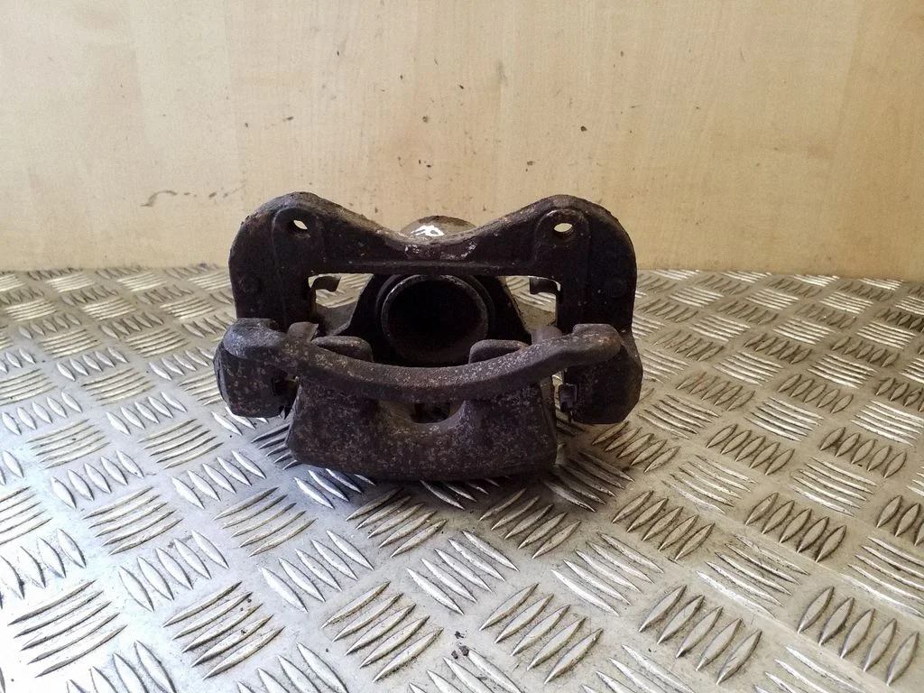 Front brake caliper – right