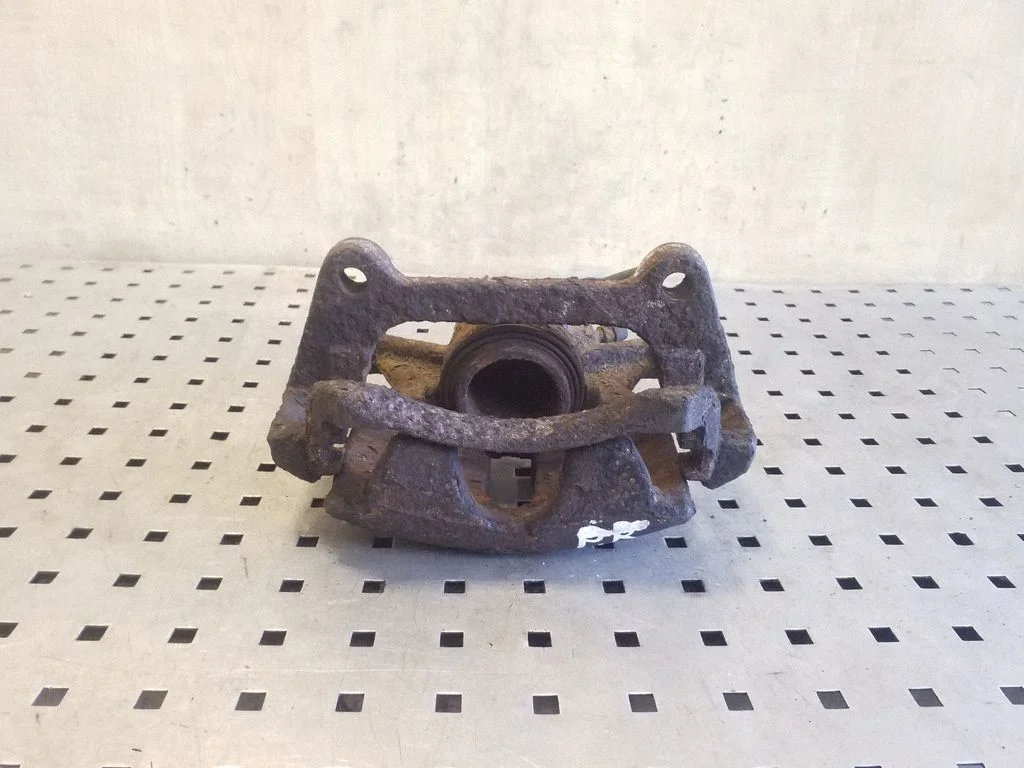 Front brake caliper – right