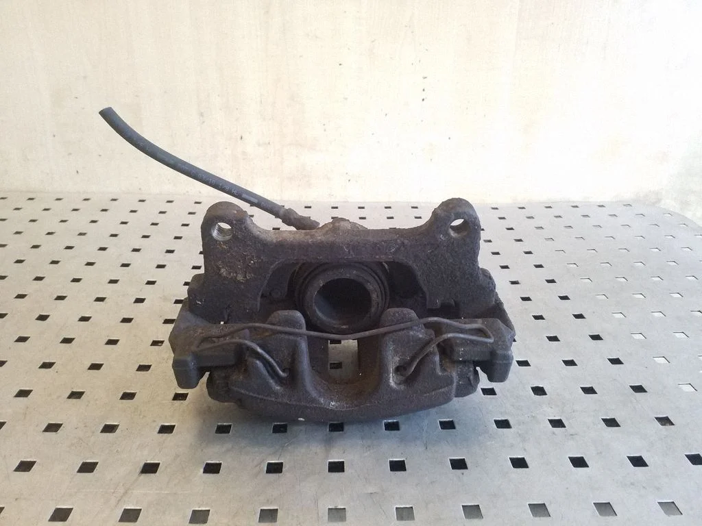 Front brake caliper – left