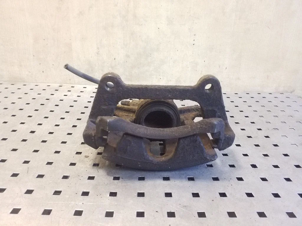 Front brake caliper – left