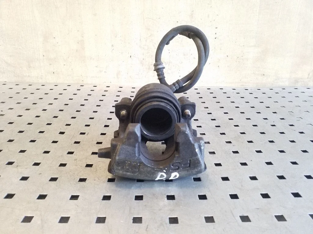 Front brake caliper – right