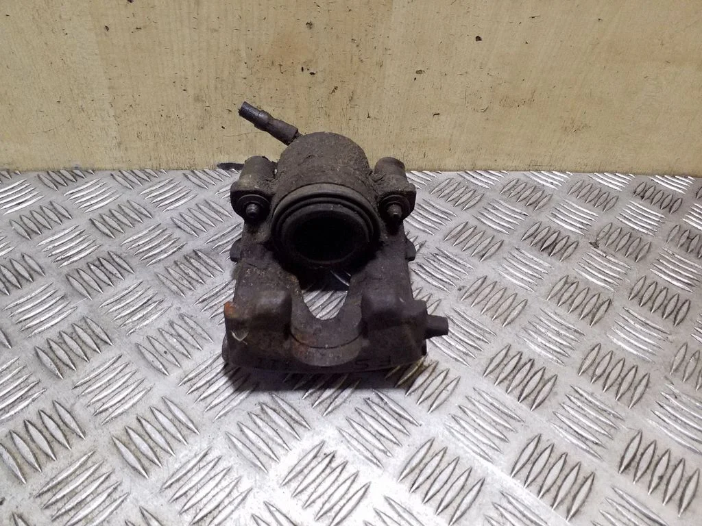 Front brake caliper – left