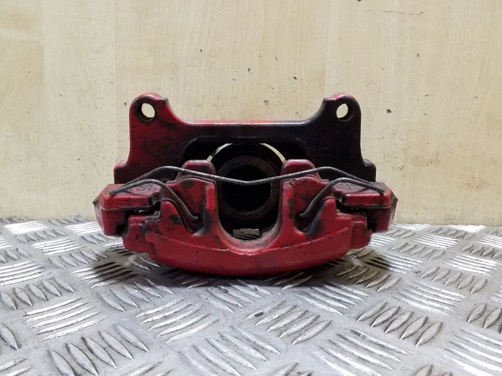 Front brake caliper – left