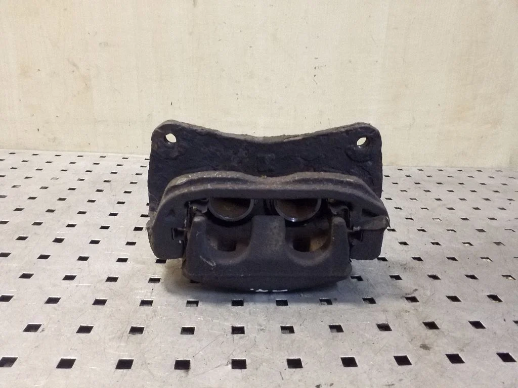 Front brake caliper – right