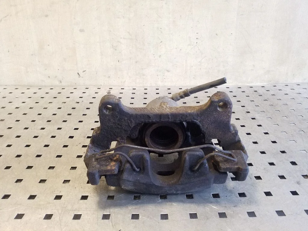 Front brake caliper – right
