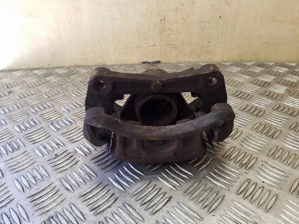 Front brake caliper – right