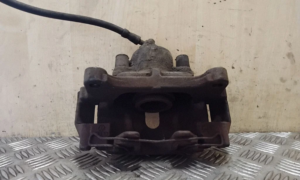 Front brake caliper – left