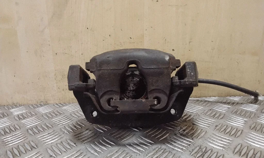 Front brake caliper – right
